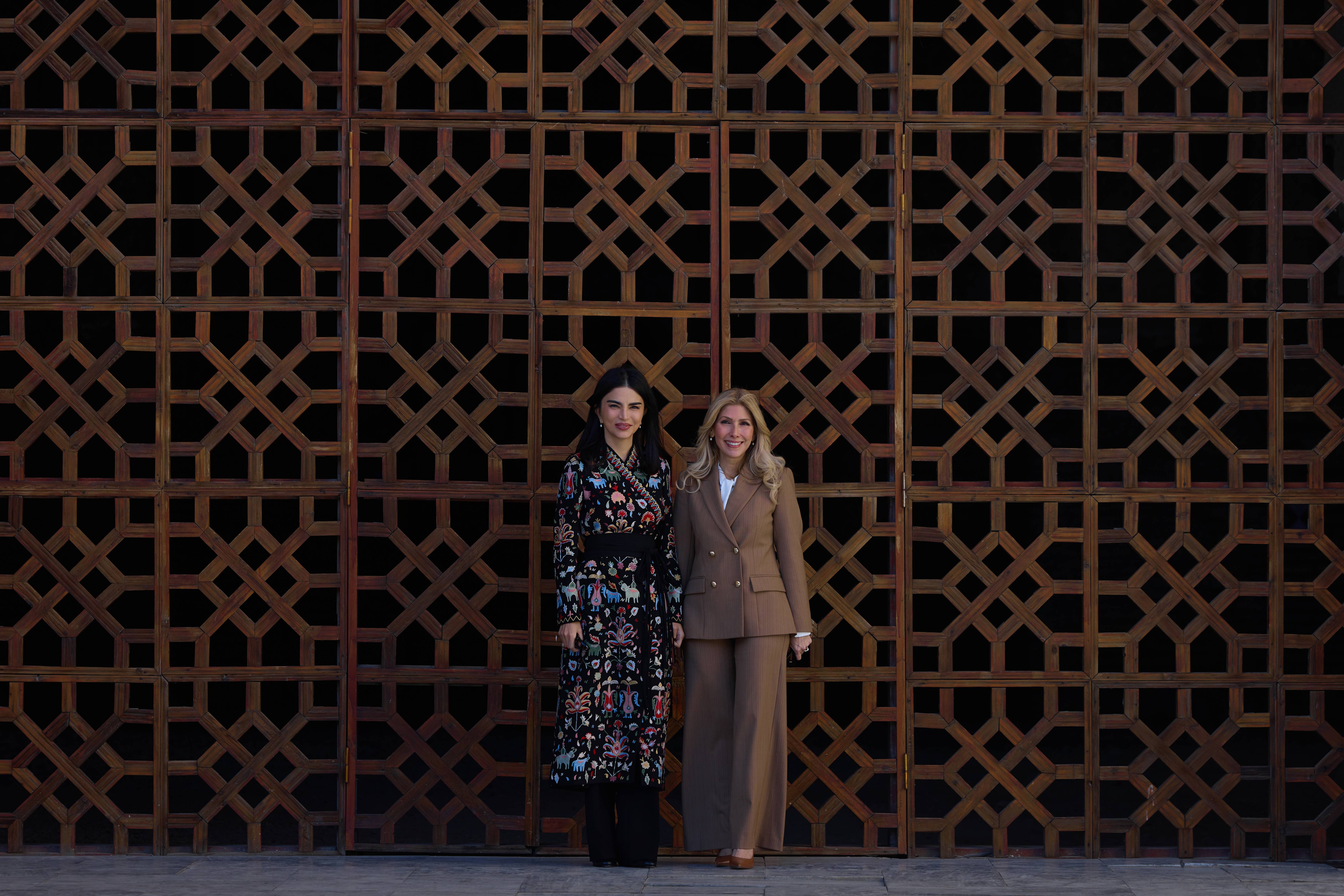 Saida Mirziyoyeva accompanies Jeanette Rubio on a tour of Samarkand